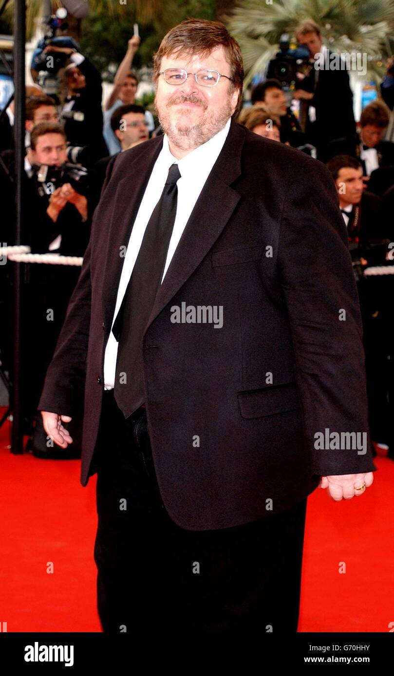 Michael Moore cannes 2004 Stock Photo - Alamy