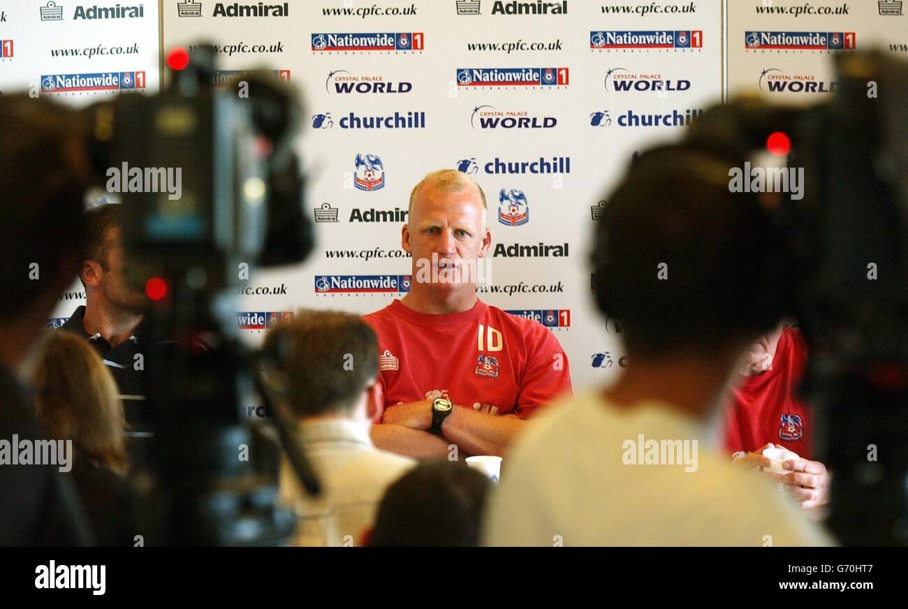 Crystal Palace manager Iain Dowie during a press conference at Beckenham Training Ground, Beckenham, ahead of their Nationwide Division One play-off final against West Ham United at the Millennium Stadium in Cardiff on Saturday. NO UNOFFICIAL CLUB WEBSITE USE. Stock Photo