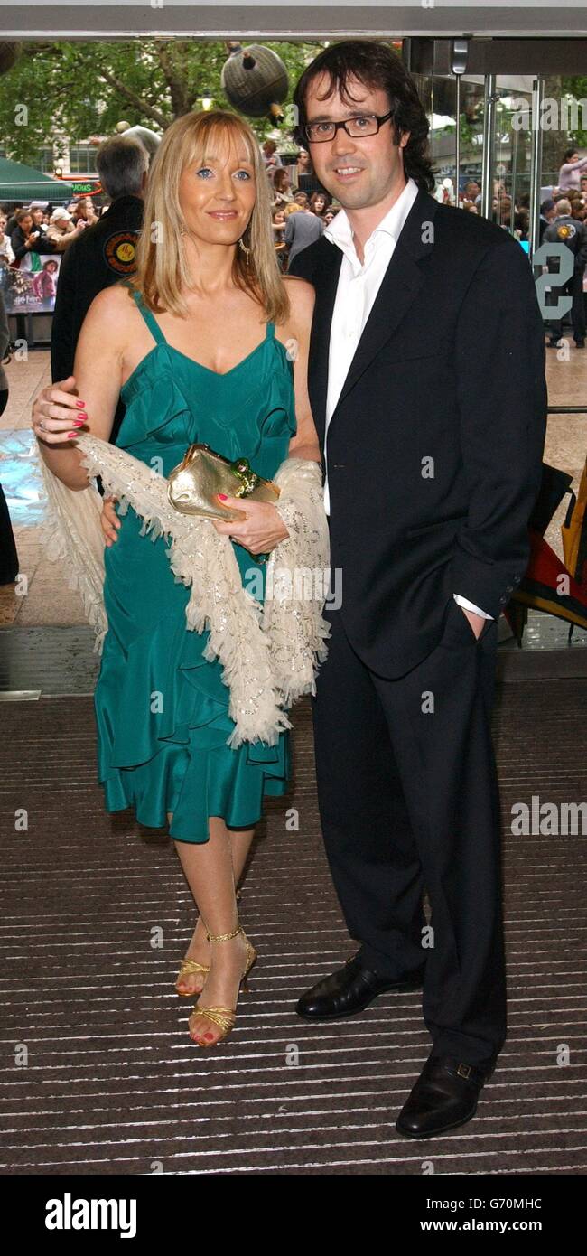 JK Rowling and her husband Neil Murray arrive for the UK premiere of Harry Potter And The Prisoner of Azkaban at the Odeon Leicester Square in Central London, the third film from author JK Rowling's series of books on the boy wizard. 25/1/2005: She has given birth to a baby girl. Stock Photo