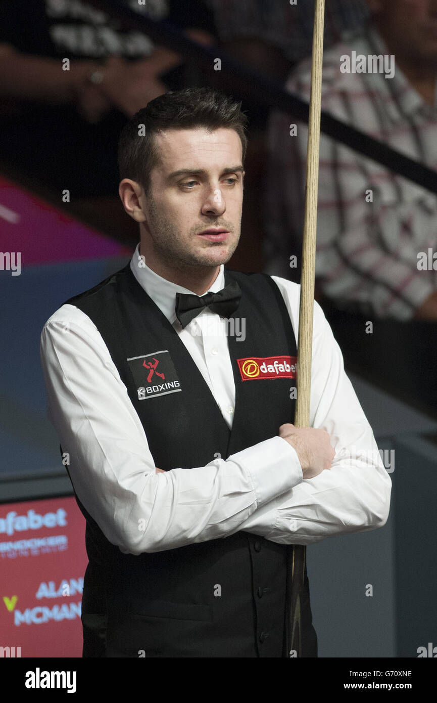 Mark Selby during his match against Alan McManus during the Dafabet World Snooker Championships at The Crucible, Sheffield Stock Photo