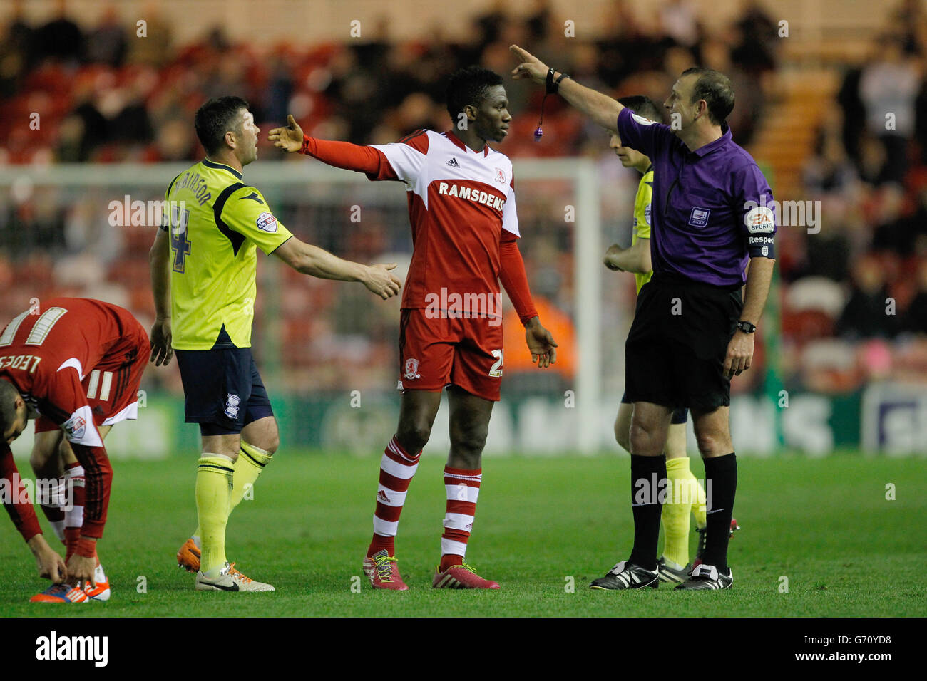 Soccer - Sky Bet Championship - Middlesbrough v Birmingham City - Riverside. Middlesbrough's Kenneth Omeruo argues with referee Carl Boyeson after red card Stock Photo