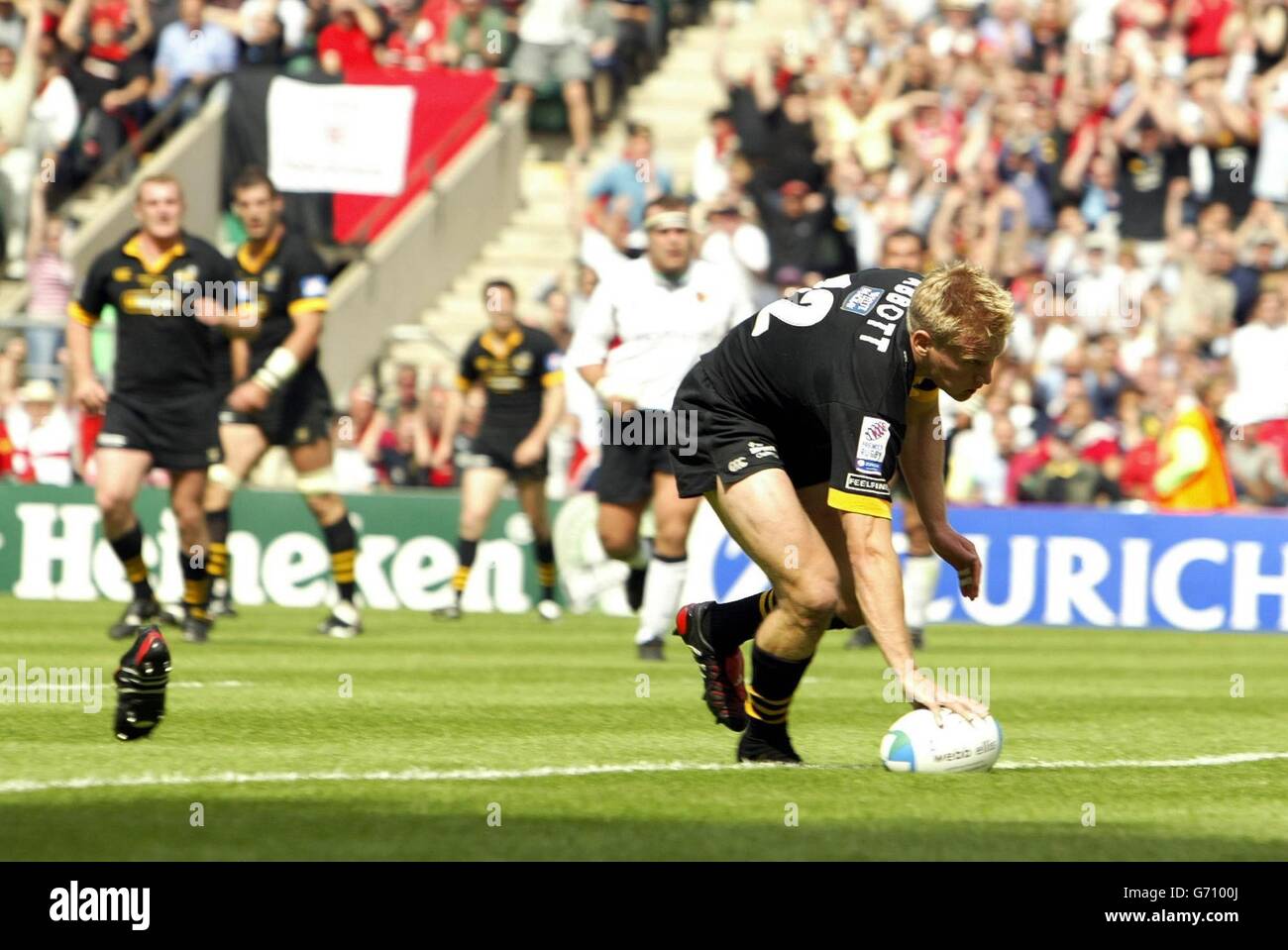 The 2004 Heineken Cup Final. Stuart Abbott goes over to score Wasps