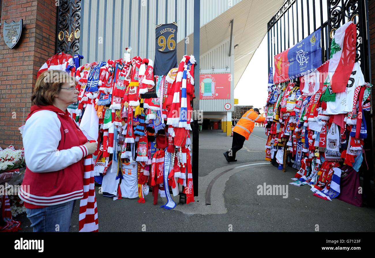 Soccer - Hillsborough 25th Anniversary Memorial Service - Anfield. Stewards open the Shankly Gates at Anfield, before the Hillsborough 25th Anniversary Memorial Service. Stock Photo