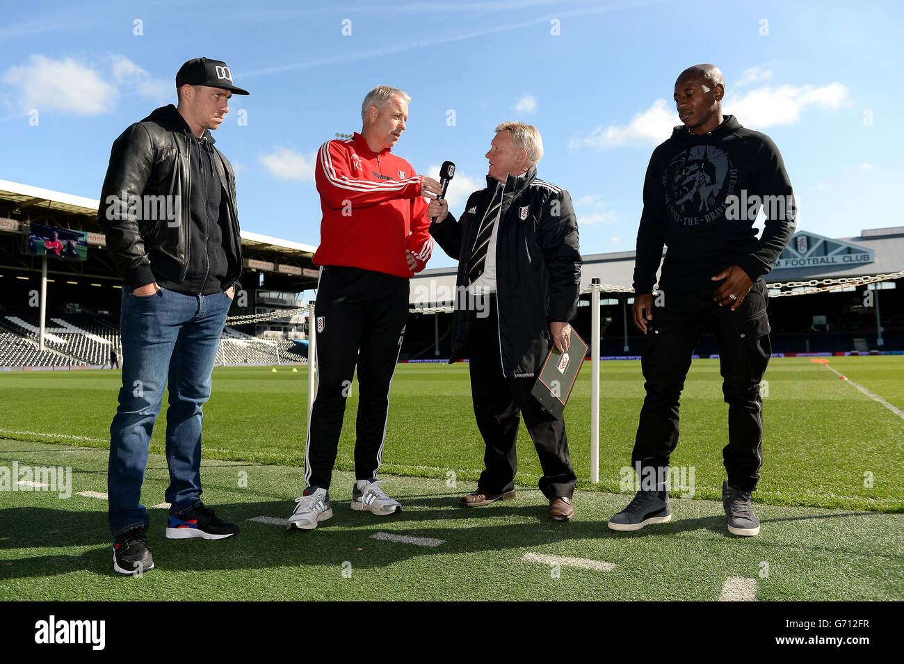 Fulham matchday announcer David Hamilton talks to former players Steve Davis  (left) Kit Symons (second left) and Luis Boa Morte (right Stock Photo -  Alamy, image size:1300x955