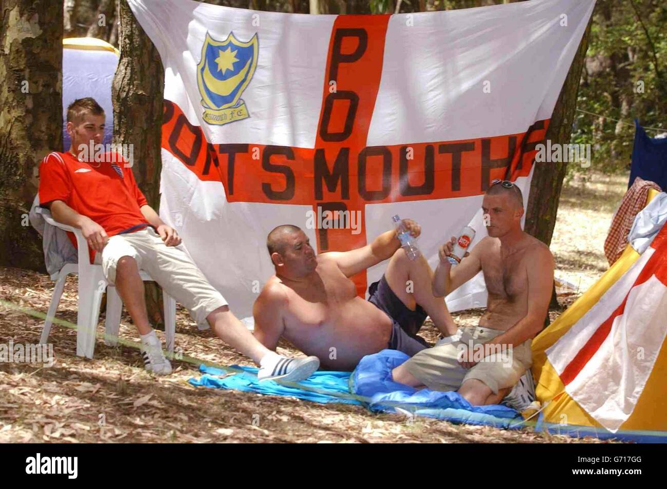 Portugal fans euro 2004 hi-res stock photography and images - Alamy