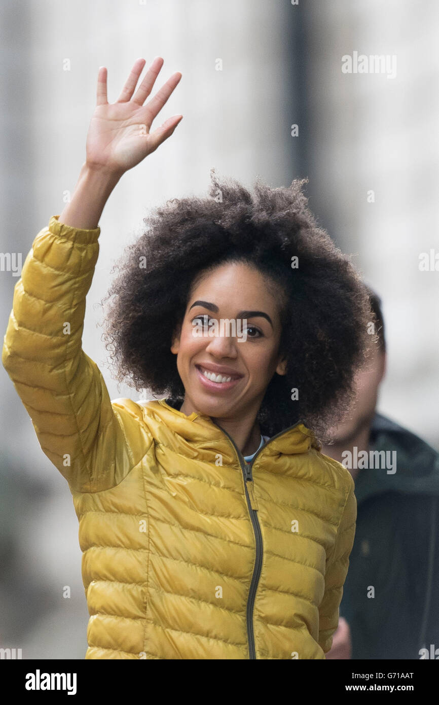 Pearl Mackie, the Doctor's assistant, spotted during filming for Doctor Who in Cardiff, South Wales. Stock Photo