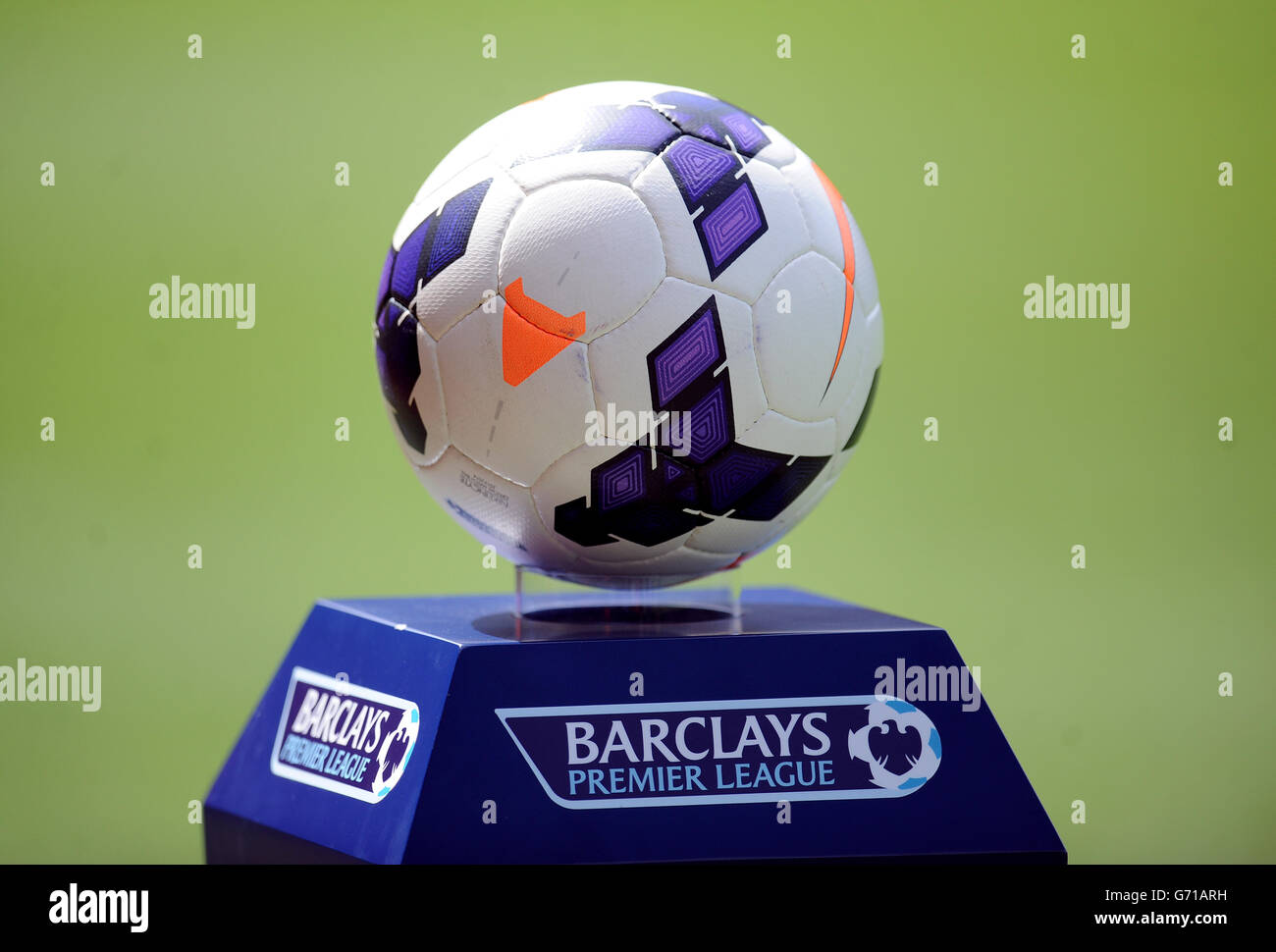 The match ball on a stand before the game hi-res stock photography and images - Alamy