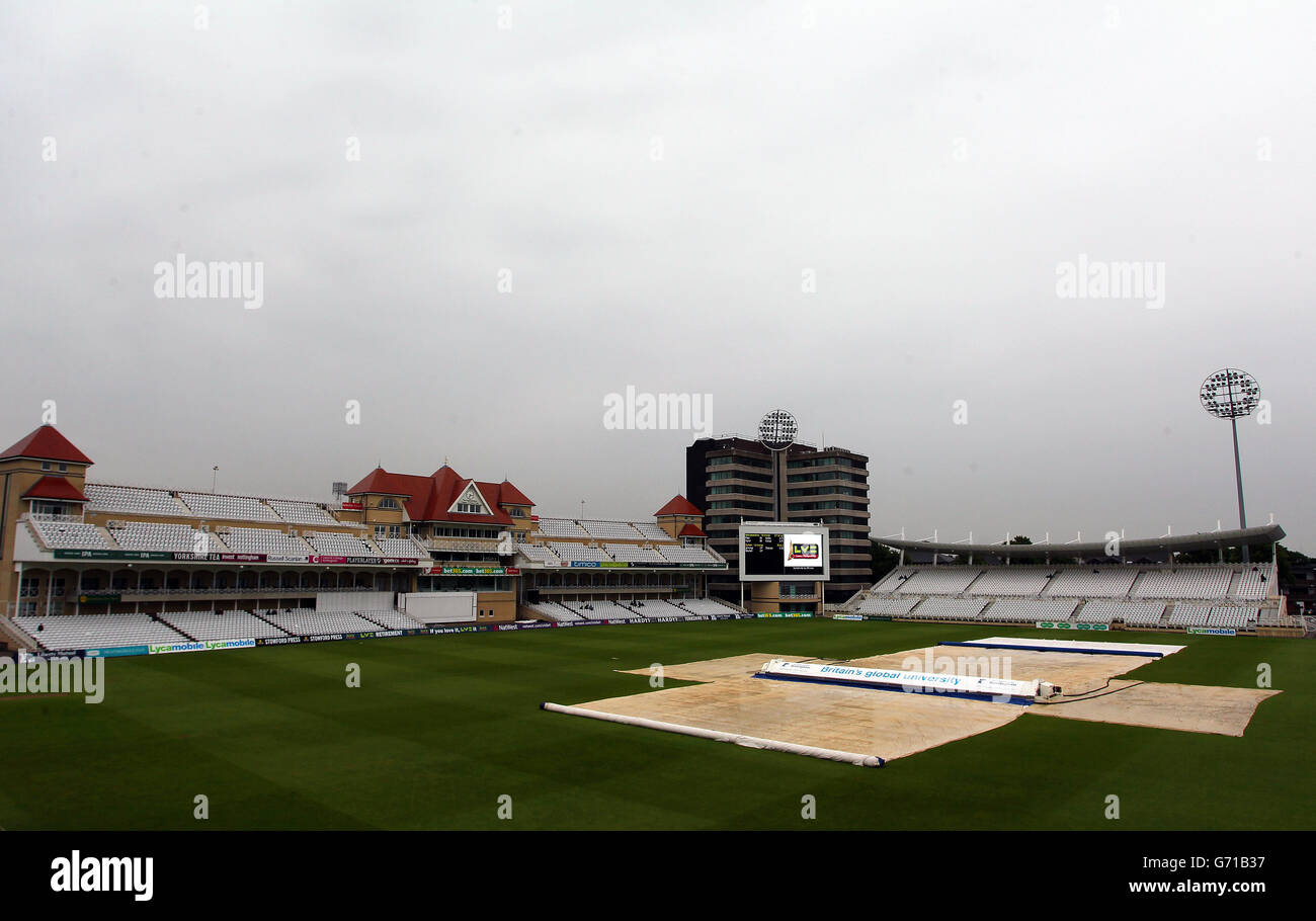 Rain stops play during the LV=County Championship Division One match at Trent Bridge, Nottinghamshire. PRESS ASSOCIATION Photo. Picture date: Monday May 25, 2014. Photo credit should read: Simon Cooper/PA Wire. Stock Photo