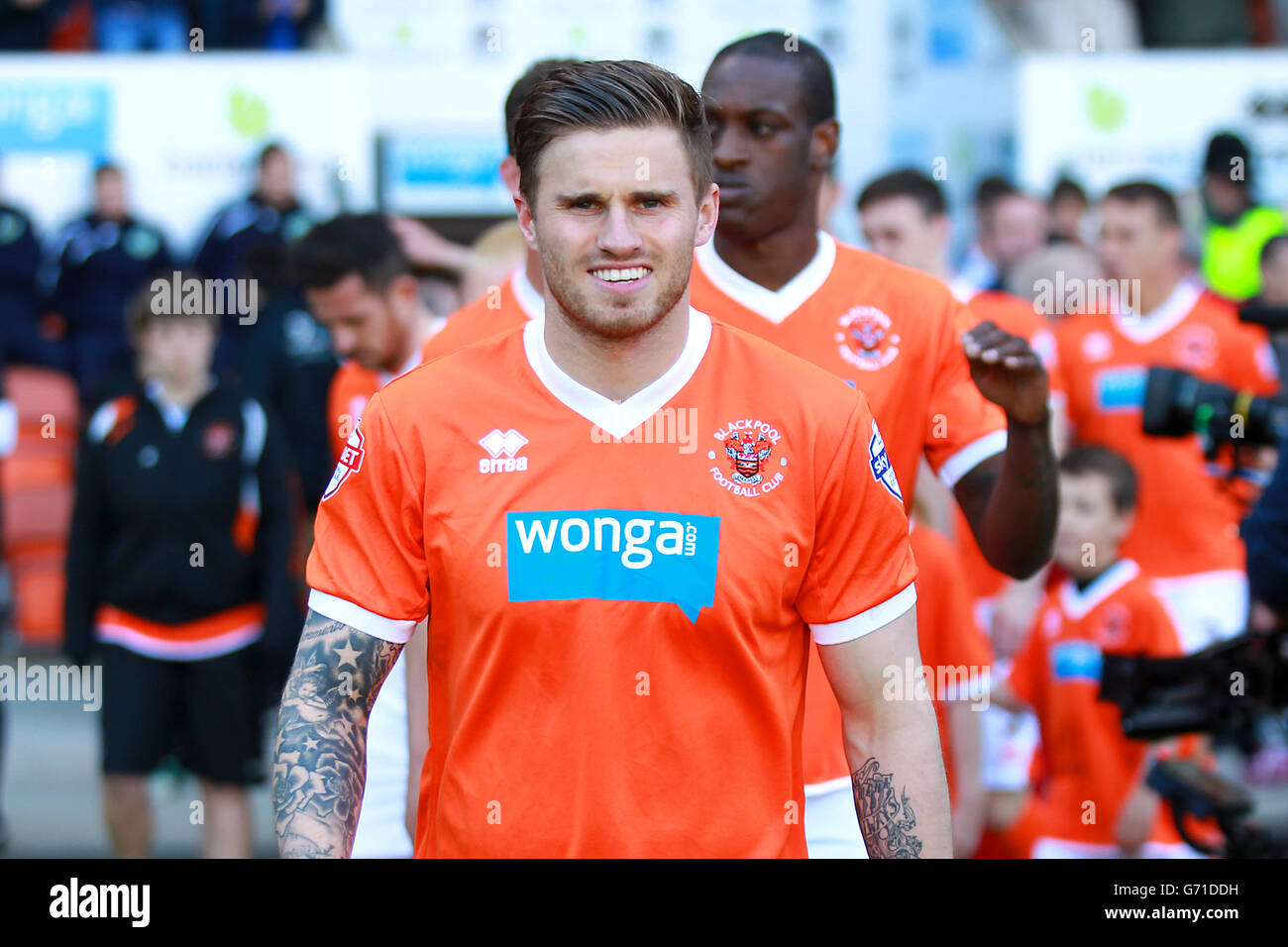 Soccer - Sky Bet Championship - Blackpool v Burnley - Bloomfield Road. Blackpool's David Goodwillie heads onto the pitch. Stock Photo