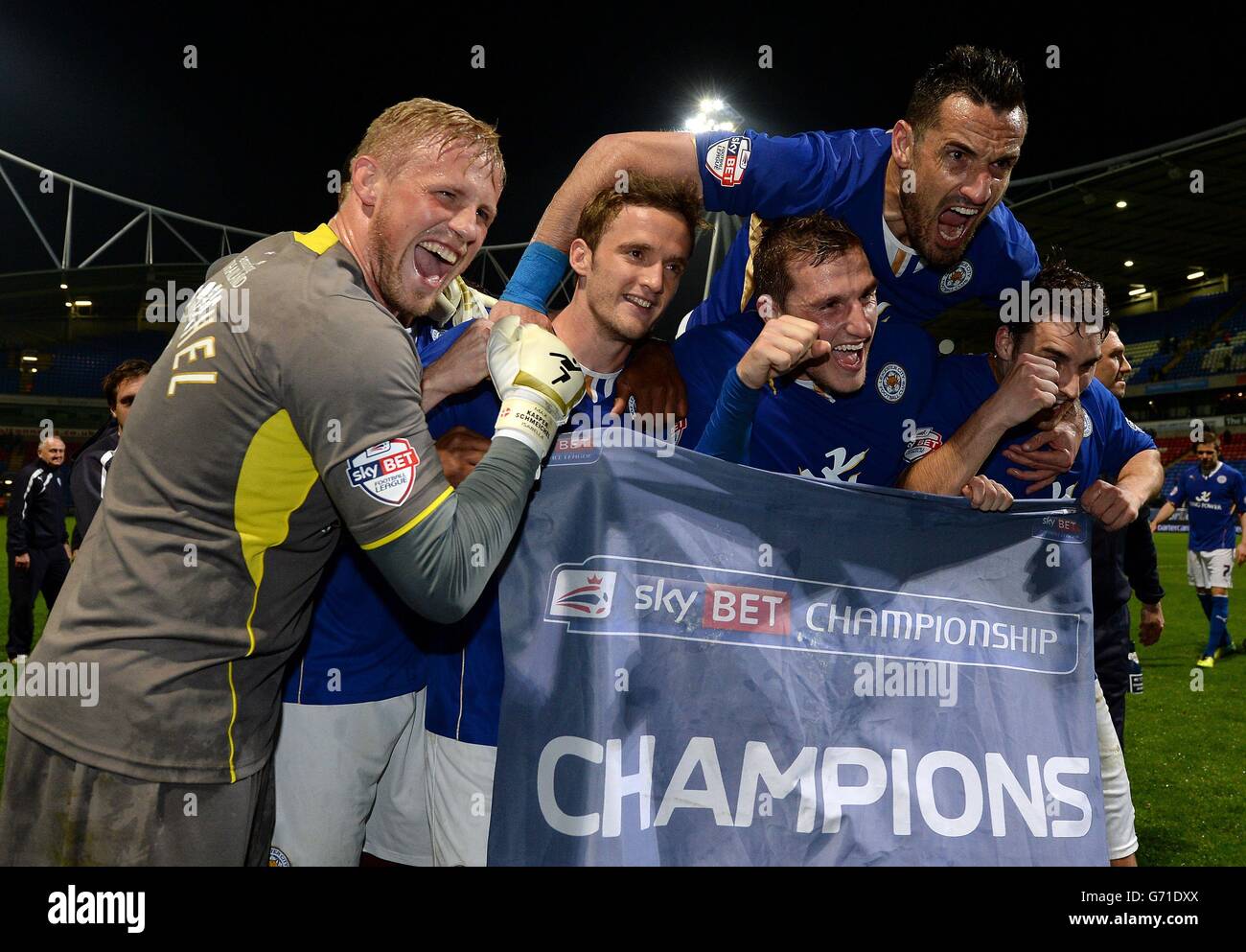 Leicester City players celebrate after winning the Sky Bet Championship,  during the Sky Bet Championship match at the Reebok Stadium, Bolton Stock  Photo - Alamy