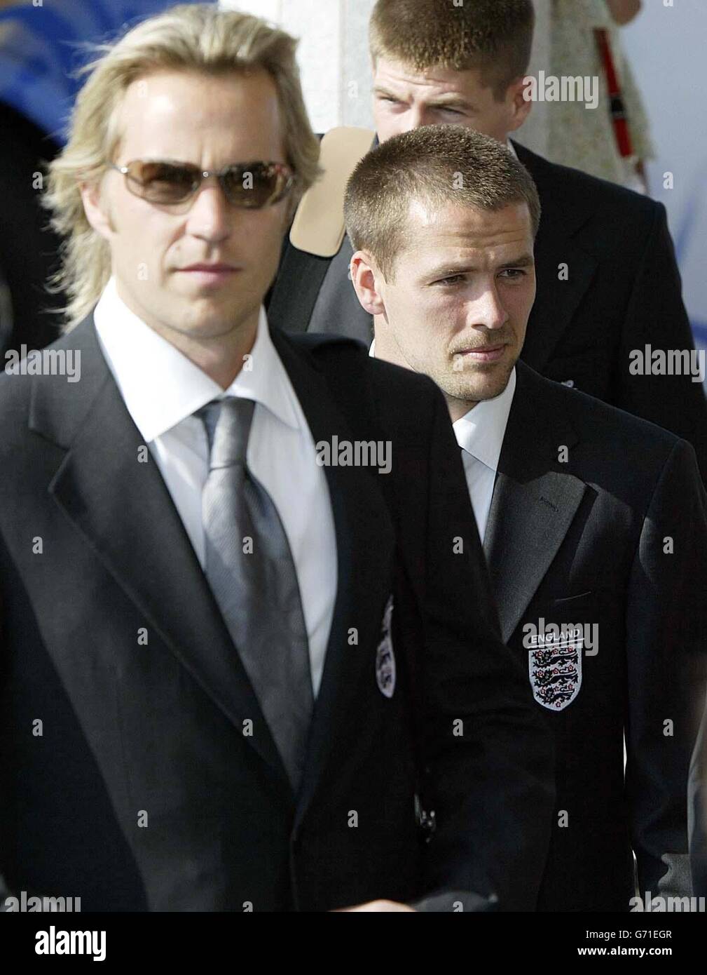 England's Michael Owen (right) and goalkeeper Ian Walker (left) arrive at the Solplay Hotel in Portugal for the Euro 2004 tournament. England will play their opening first round match against France on Sunday. Stock Photo