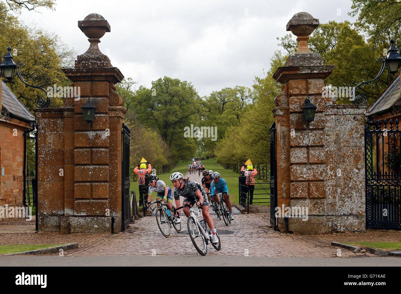 Cycling - 2014 Women's Tour Of Britain - Stage One - Oundle to Northampton. Leaders of the Peloton leave Althorp House estate during Stage One of the 2014 Women's Tour Of Britain in Northamptonshire. Stock Photo