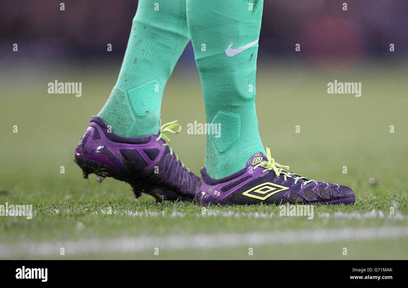 man city football boots