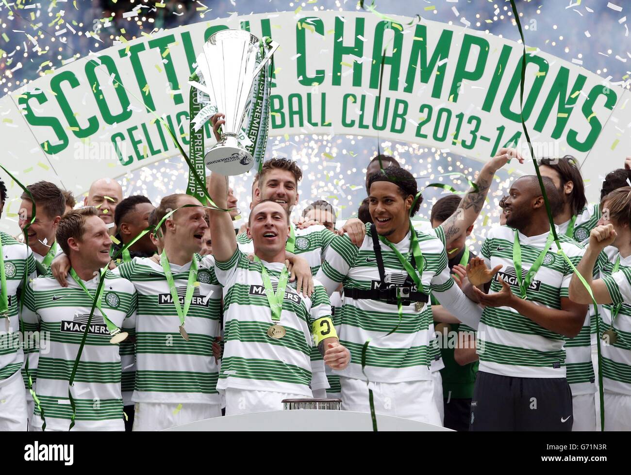 Celtic's Scott Brown lifts the trophy with team mates following the Scottish Premiership match at Celtic Park, Glasgow. Stock Photo
