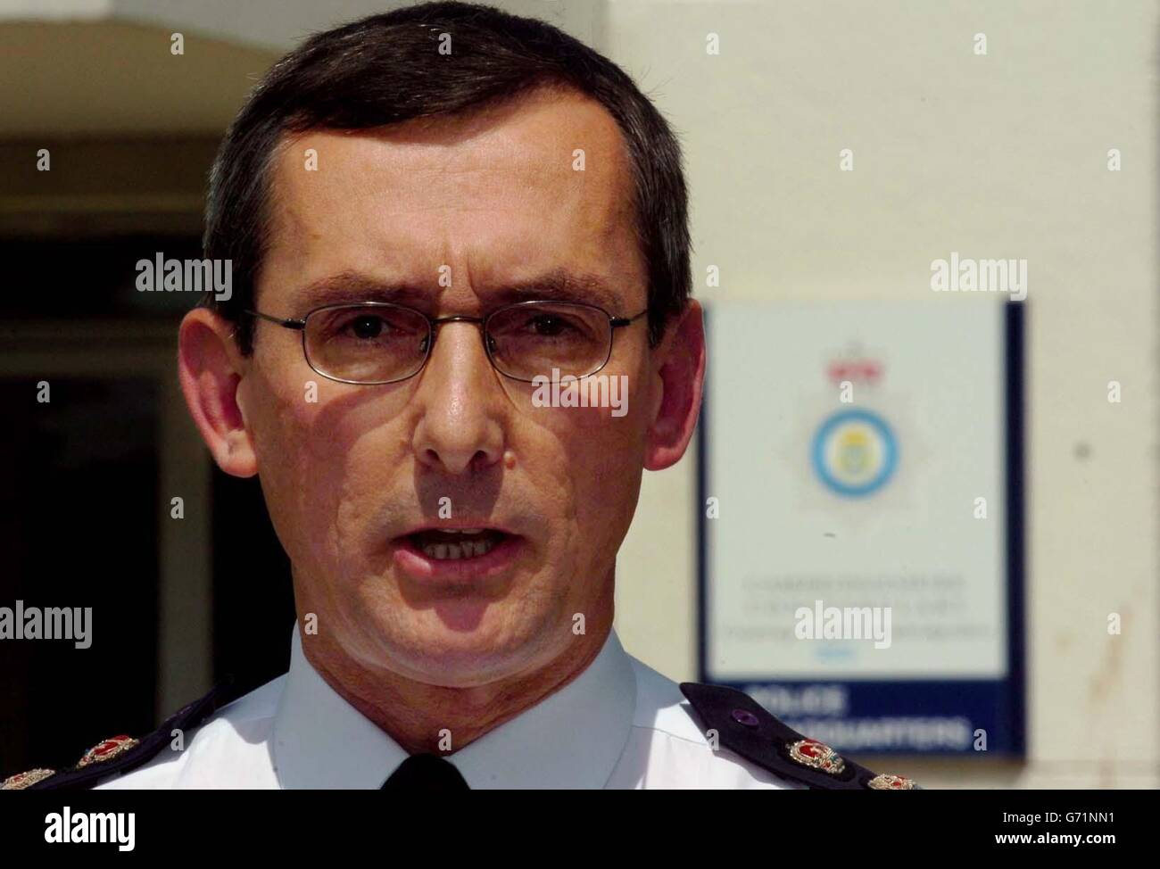 Cambridgeshire Chief Constable Tom Lloyd making a statement, outside his force's headquarters at Huntingdon following the publication of the Bichard Inquiry into how child killer Ian Huntley slipped through the police intelligence net and a report from Her Majesty's Inspectorate of Constabulary which specifically analysed the performance of Cambridgeshire Police during the Soham inquiry. Stock Photo