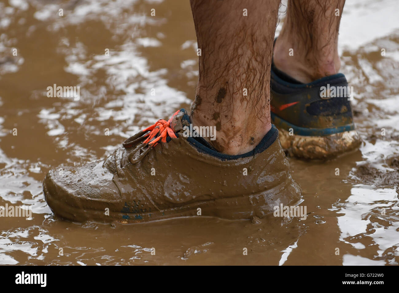 Competitors take part in Rat Race Dirty Weekend at Burghley House in Lincolnshire. PRESS ASSOCIATION Photo. Rat Race Dirty Weekend is the world's longest assault covering 20 miles and 200 obstacles. Picture date: Saturday May 10, 2014. See PA story SOCIAL Rat Race. Photo credit should read: Joe Giddens/PA Wire Stock Photo