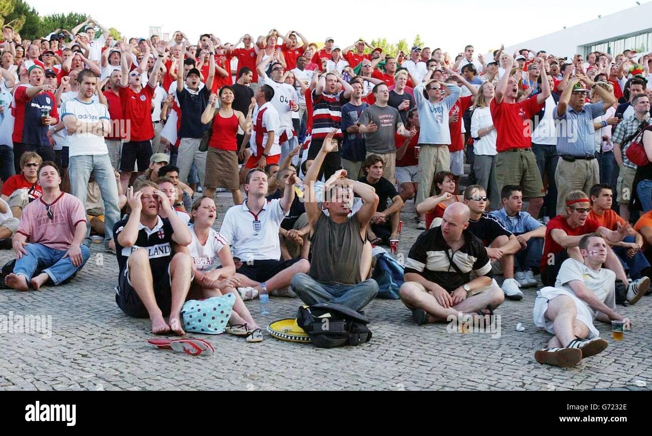 本 An England Fans' View of EURO 2004 England fans watch the Euro 2004 match between England and Croatia