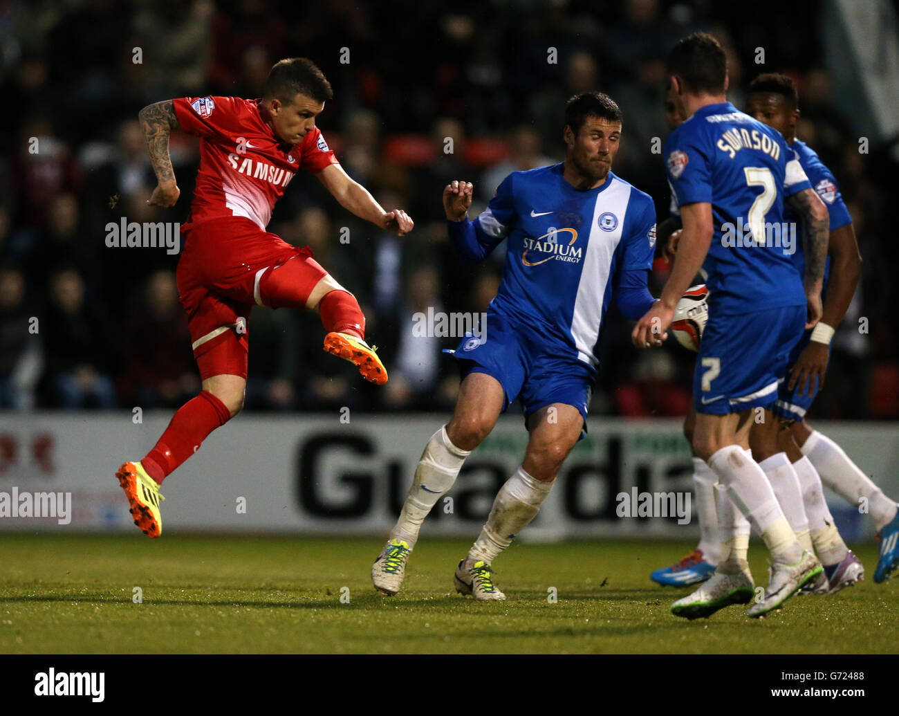Soccer - Sky Bet League One - Play Off - Semi Final - Second Leg - Leyton Orient v Peterborough United - Matchroom Stadium. Leyton Orient's Dean Cox scores his sides first goal of the match. Stock Photo