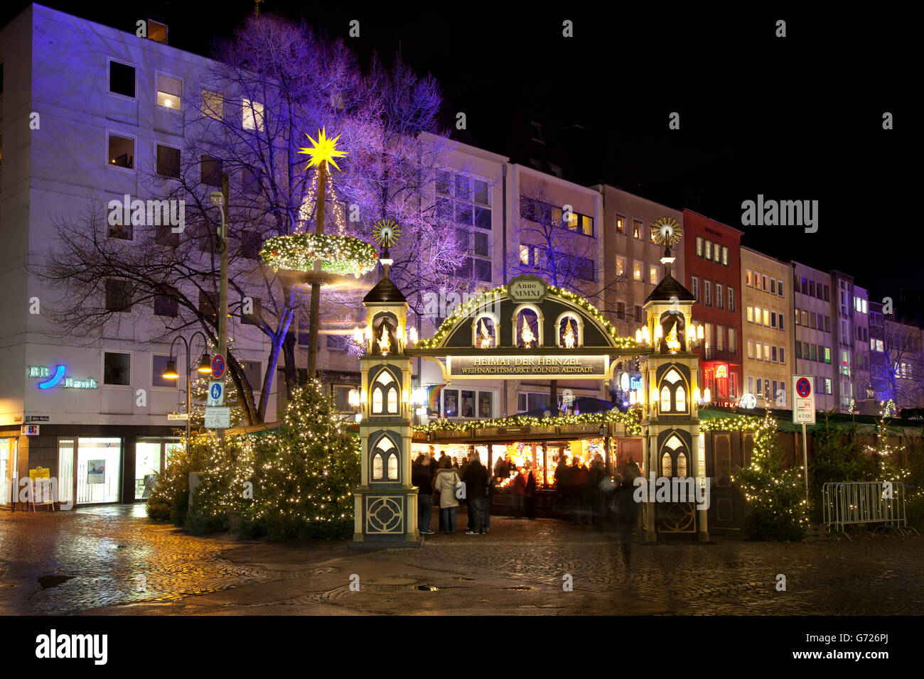 Christmas market in the historic city centre of Cologne, Rhineland, North Rhine-Westphalia, PublicGround Stock Photo