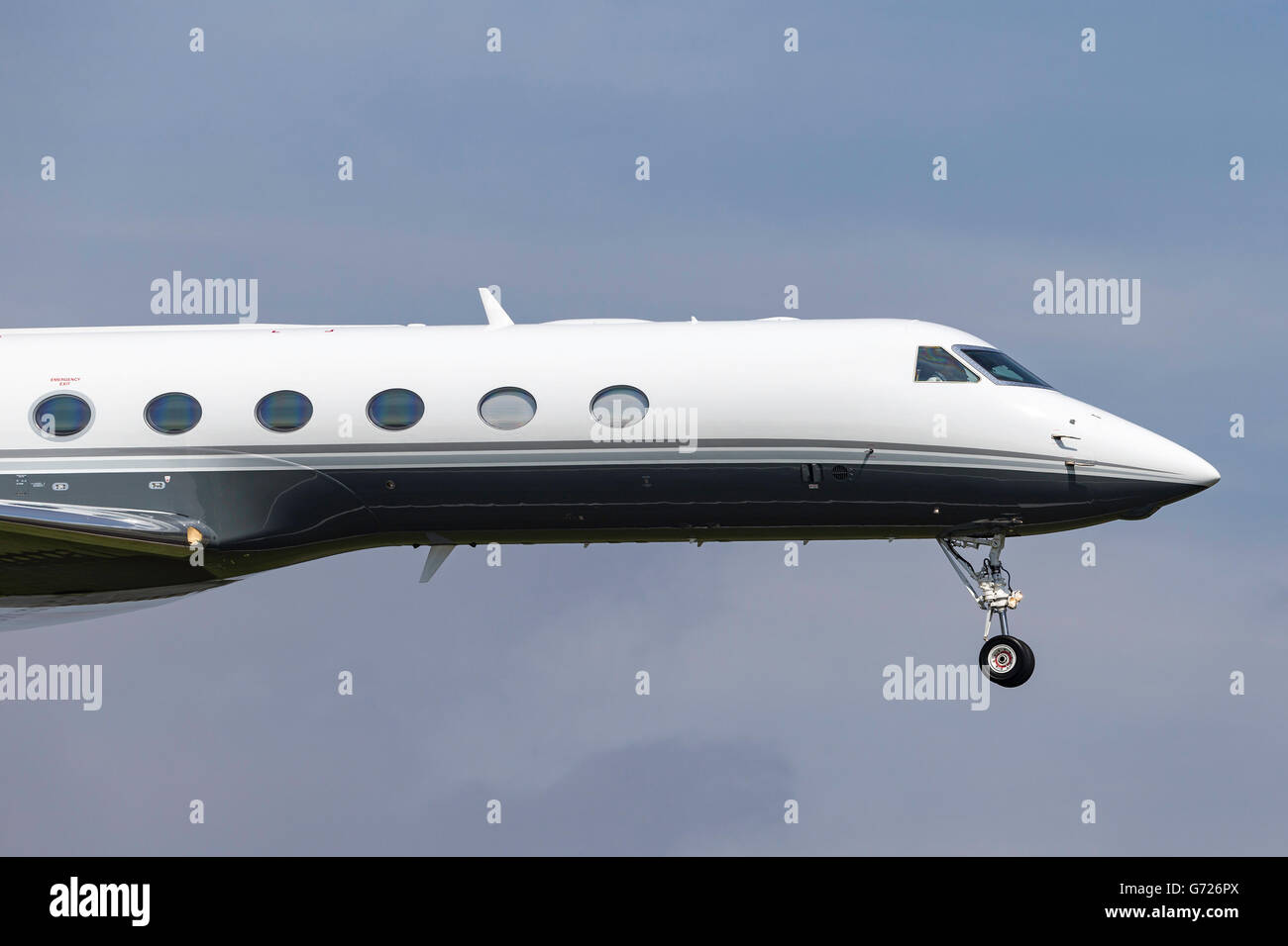Gulfstream g550 business jet aircraft hi-res stock photography and ...