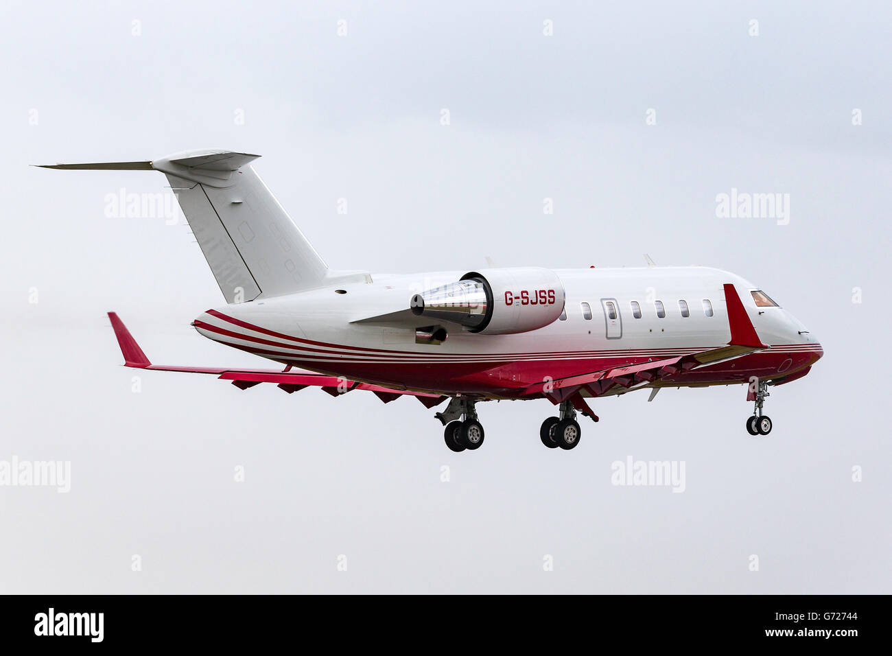 Bombardier Challenger 605 (CL6002B16) luxury private jet aircraft G