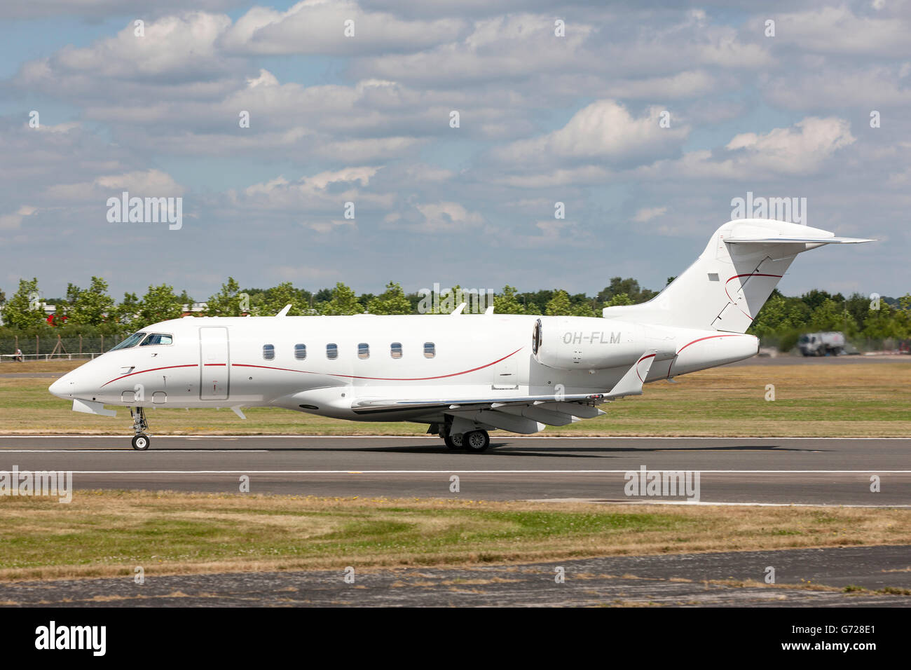 Bombardier Challenger 300 (BD1001A10) Corporate jet aircraft OHFLM