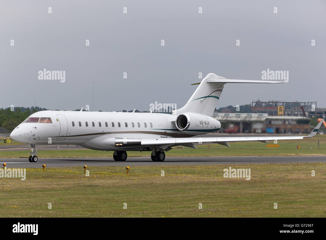 Bombardier Global Express XRS (BD-700-1A10) Long range luxury business ...