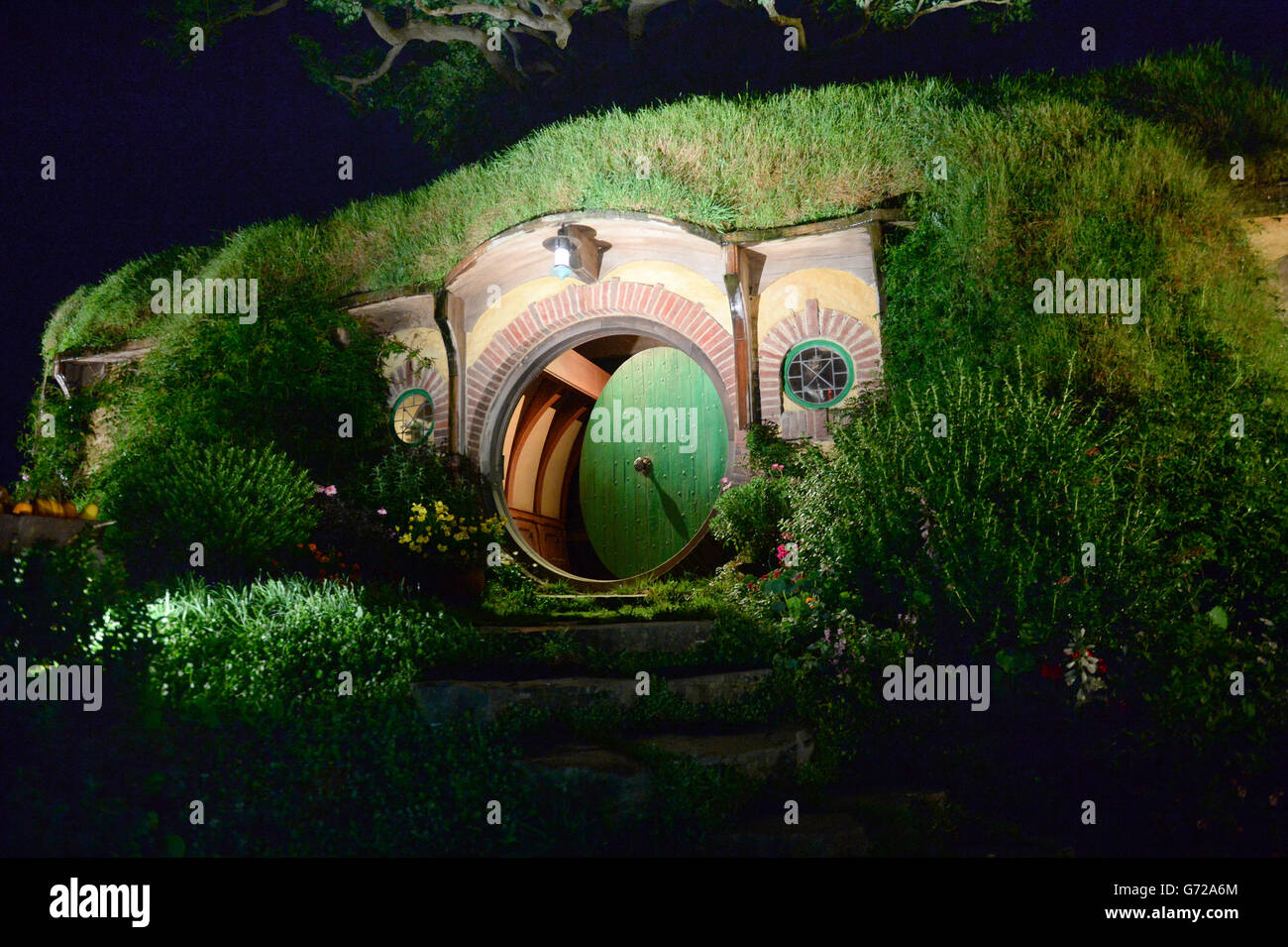 Kroniek conservatief forum General view of Bag End in Hobbiton, the film set for the Hobbit and Lord  of the Rings, near Hamilton, New Zealand PRESS ASSOCIATION Photo. Picture  date: Thursday April 3, 2014. Photo