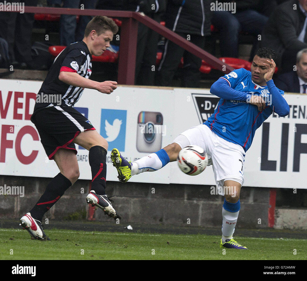 Dunfermline's Lewis Spence (left) and Rangers' Arnold Peralta (right) during the Scottish League One match at East End Park, Dunfermline. Stock Photo