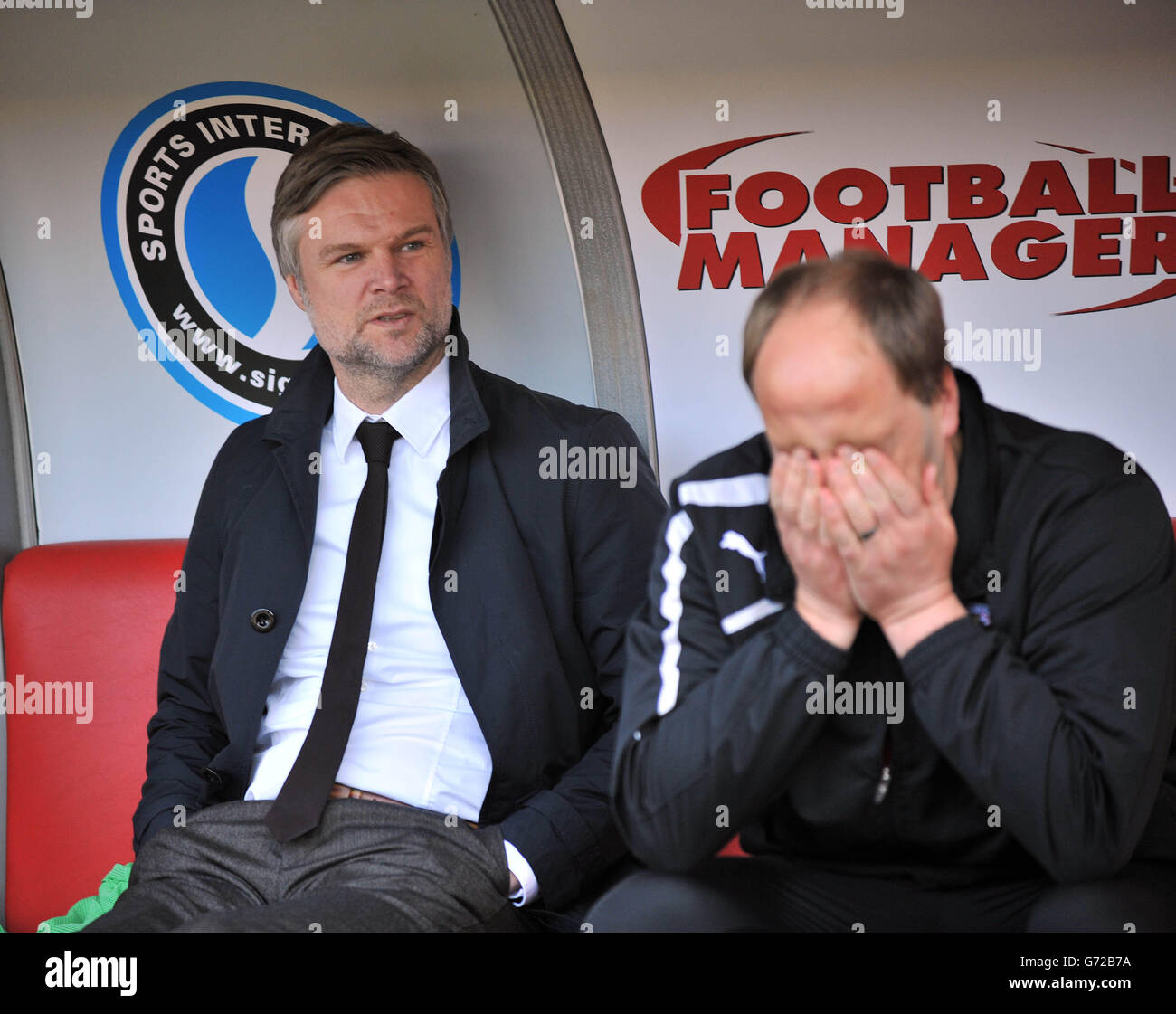 Soccer - Sky Bet League One - Sheffield United v Coventry City - Bramall Lane. Coventry City's manager Steven Pressley and assistant manager Neil McFarland during the game Stock Photo