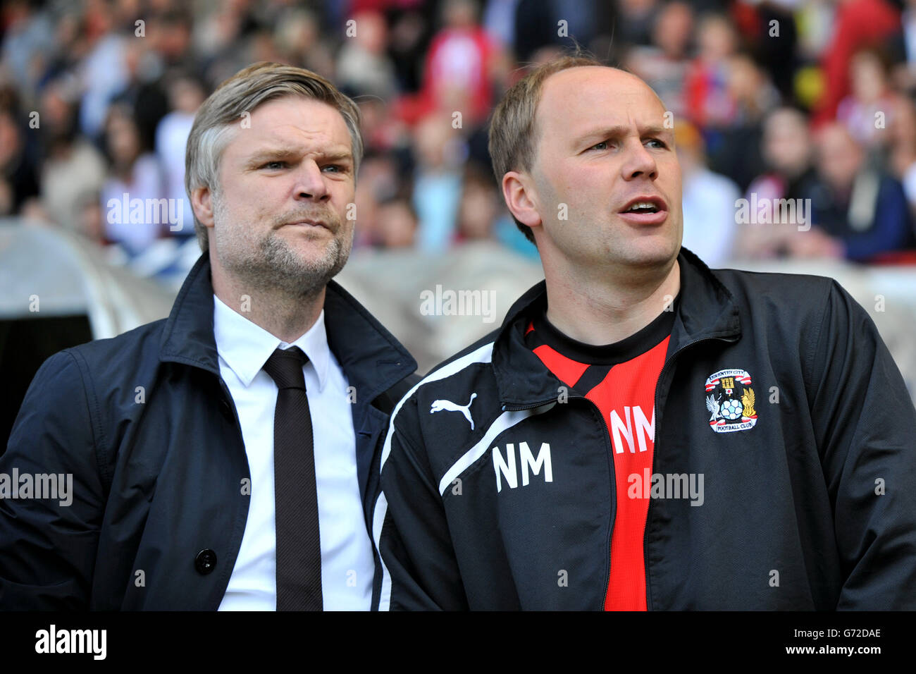 Soccer - Sky Bet League One - Sheffield United v Coventry City - Bramall Lane. Coventry City's manager Steven Pressley and assistant manager Neil McFarland (right) during the game Stock Photo
