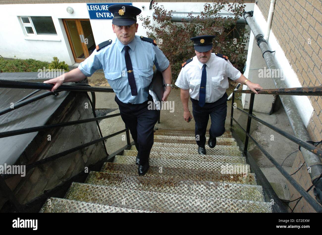Senior Gardai from Ennis, Co Clare, Super Intendent John Kerin (R) and Inspector Moynihan, arriving at the Killeshin Hotel in Portlaoise, Co Laoise, where they met with members of the Stop Bush campaign, to discuss restrictions before planned demonstrations against US Presdient, George W. Bush's visit to Dromoland Castle, Co Clare. Stock Photo