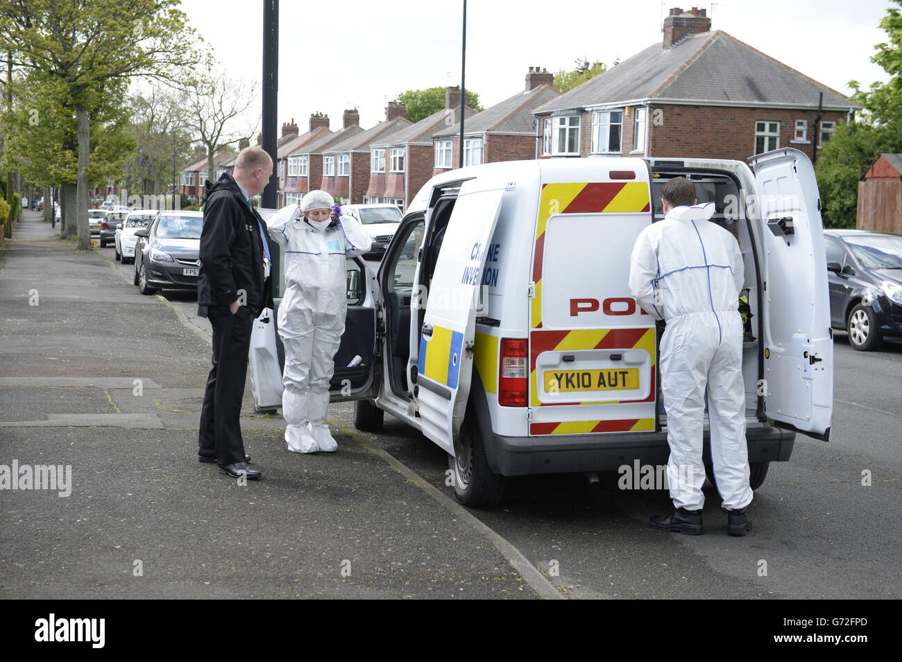Police officers outside 100 hi-res stock photography and images - Alamy