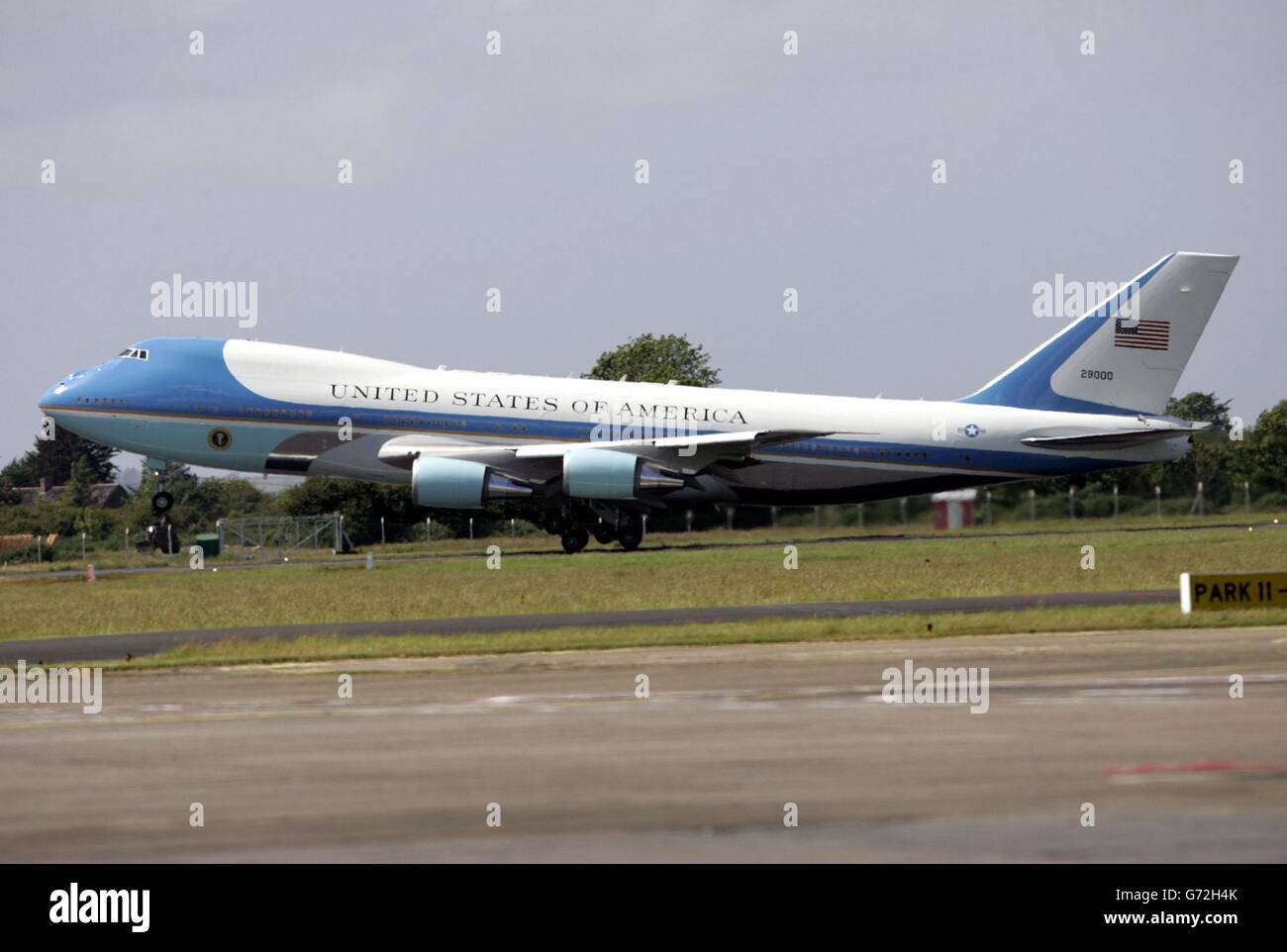 US President, George W. Bush, leaving Shannon Airport in Airforce One, on to his way to his next engagement in Turkey, after the US-EU summit at Dromoland Castle, Co Clare, Ireland. Stock Photo