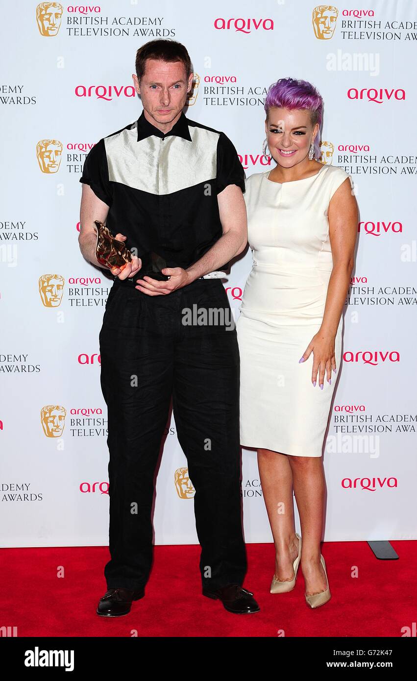Sean Harris with the Leading Actor Award for Southcliffe, alongside presenter Sheridan Smith, at the Arqiva British Academy Television Awards 2014 at the Theatre Royal, Drury Lane, London. Stock Photo
