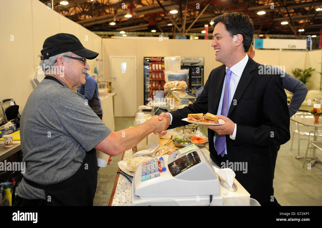 Labour leader Ed Miliband buys a bacon sandwich from cafe owner Antonios Foufas at New Covent