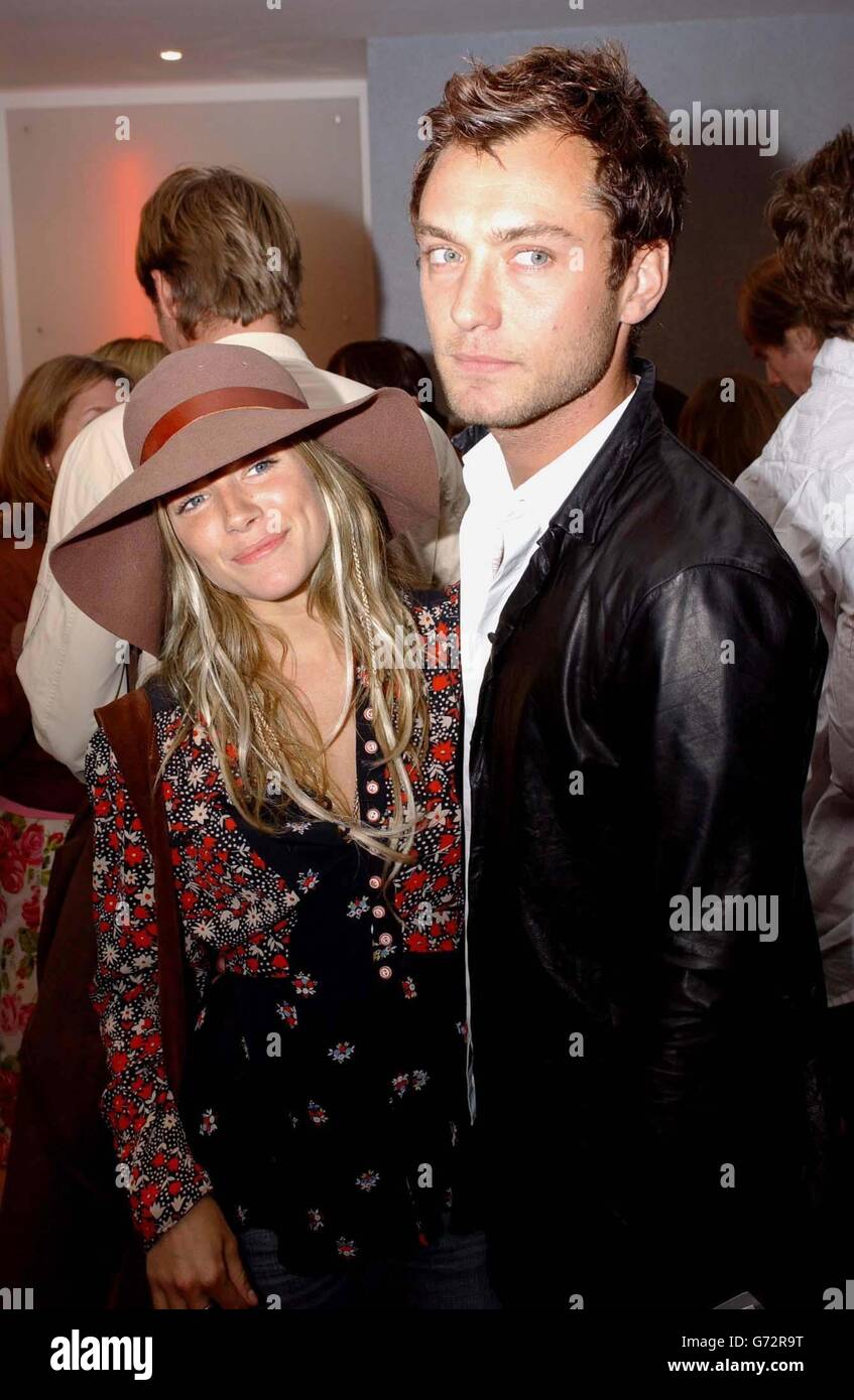 Jude Law And Girlfriend 2022