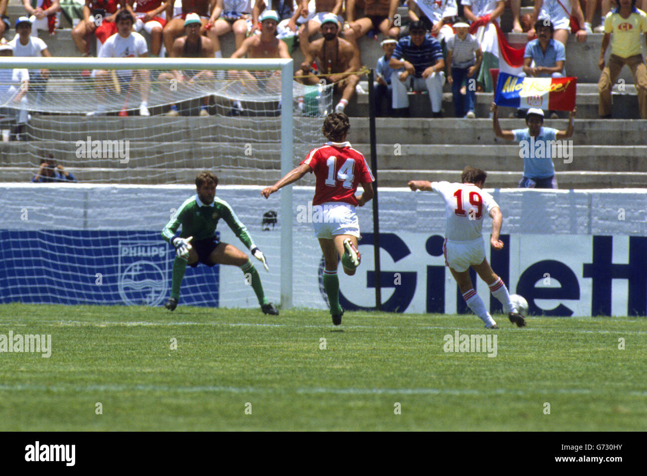 Soccer - FIFA World Cup Mexico 1986 - Group C - Soviet Union v Hungary - Estadio Sergio Leon Chavez, Irapuato Stock Photo