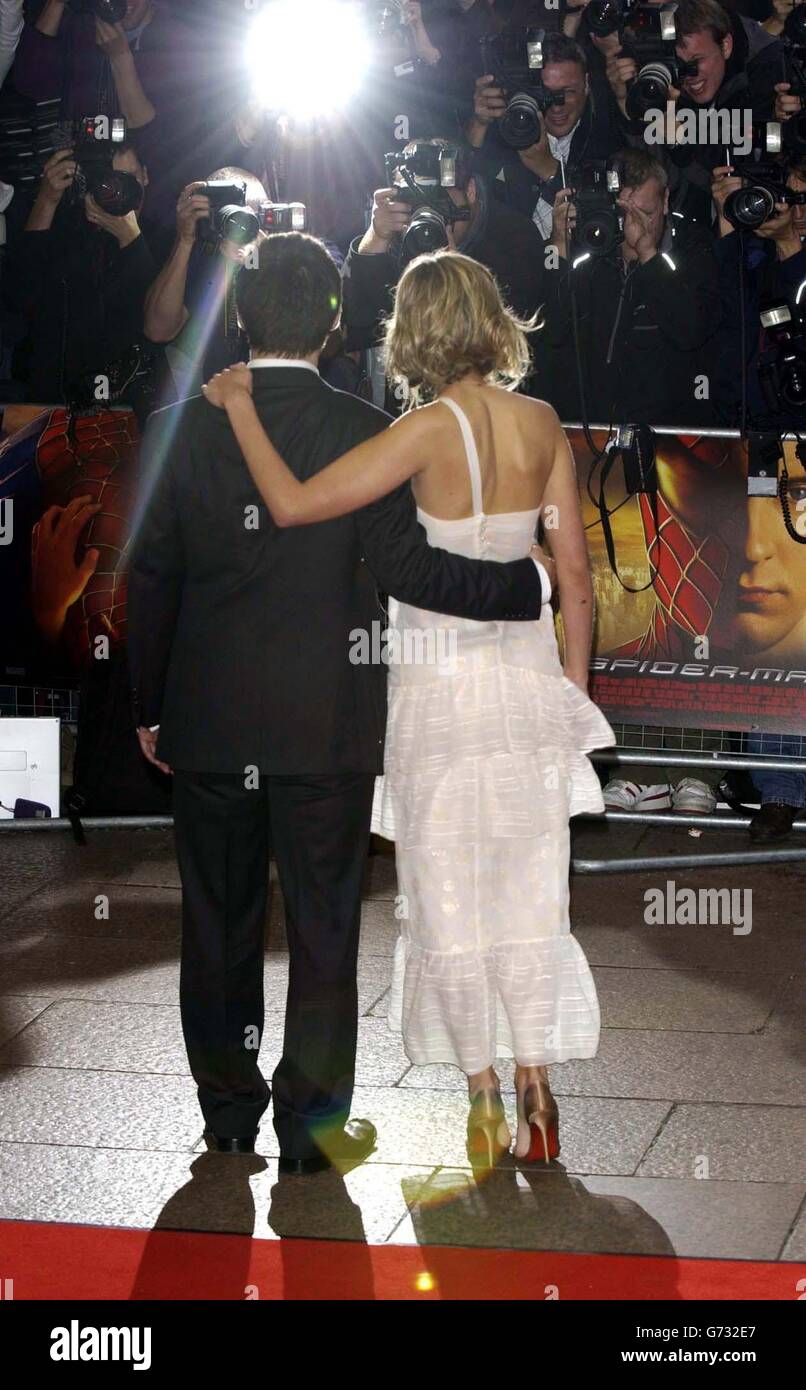 Celebrity showbiz full length actors hi-res stock photography and images -  Page 3 - Alamy, image size:806x1390