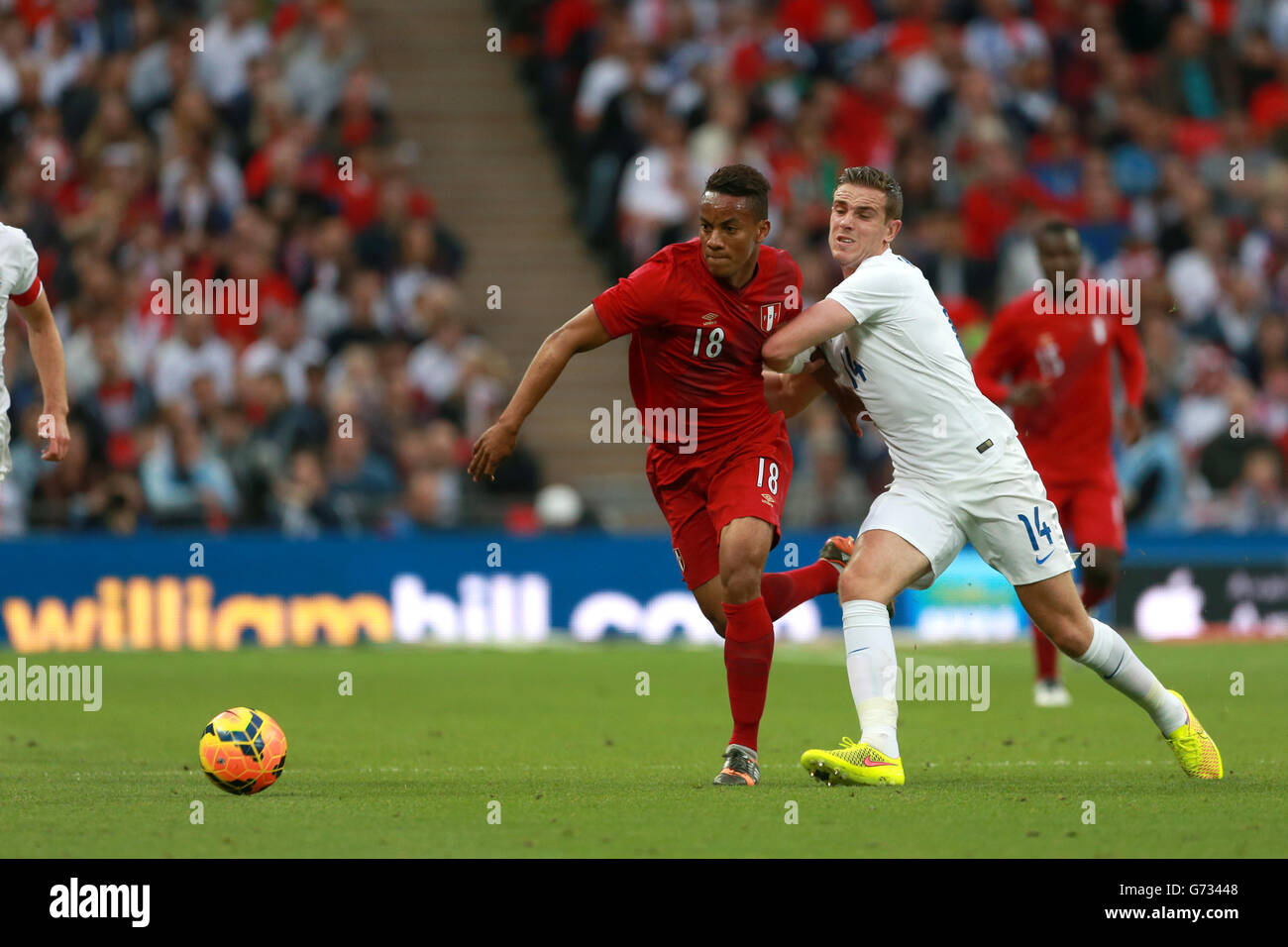 England's Jordan Henderson and Peru's Andre Carrillo (left) battle for the ball Stock Photo
