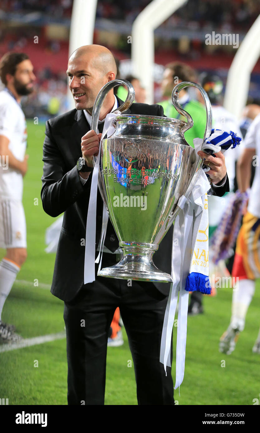 Real Madrid assistant coach Zinedine Zidane with the Champions League Trophy  Stock Photo - Alamy