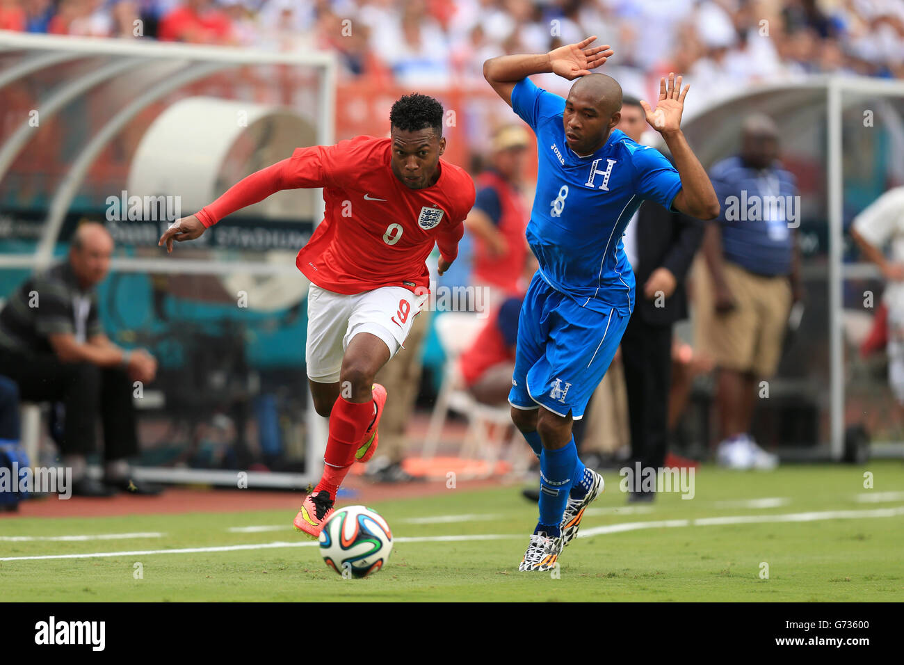 England's Daniel Sturridge (left) and Honduras' Wilson Palacios battle for the ball during the International Friendly at the Sun Life Stadium, Miami, USA. PRESS ASSOCIATION Photo. Picture date: Saturday June 7, 2014. See PA story SOCCER England. Photo credit should read: Mike Egerton/PA Wire. Stock Photo