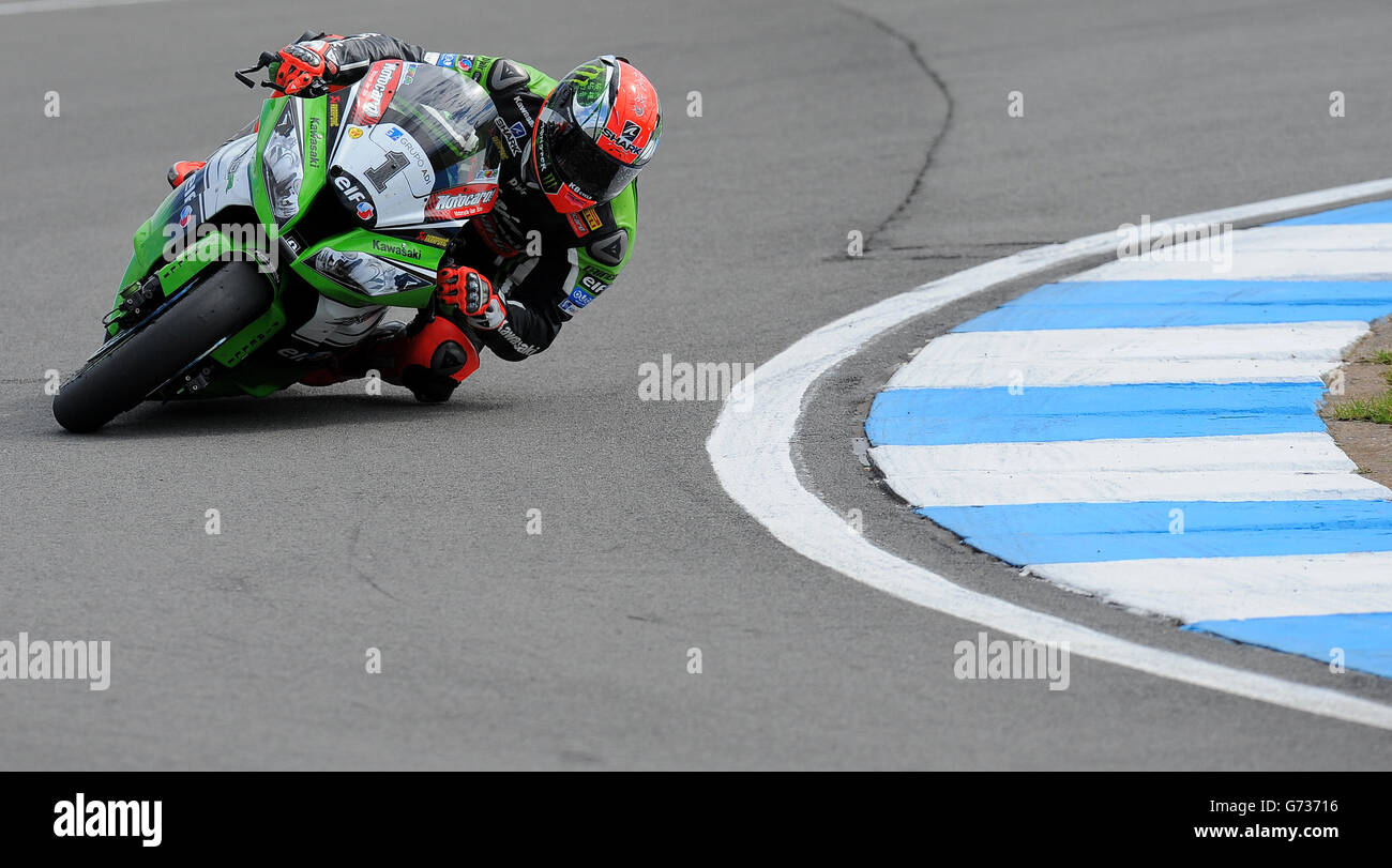 Kawasaki's Tom Sykes of Great Brtiain during round 5 of the Superbikes FIM World Championship at Donington Park, Donington. PRESS ASSOCIATION Photo. Picture date: Sunday May 25, 2014. See PA story MOTO Donington. Photo credit should read: Tom Yates/PA Wire Stock Photo