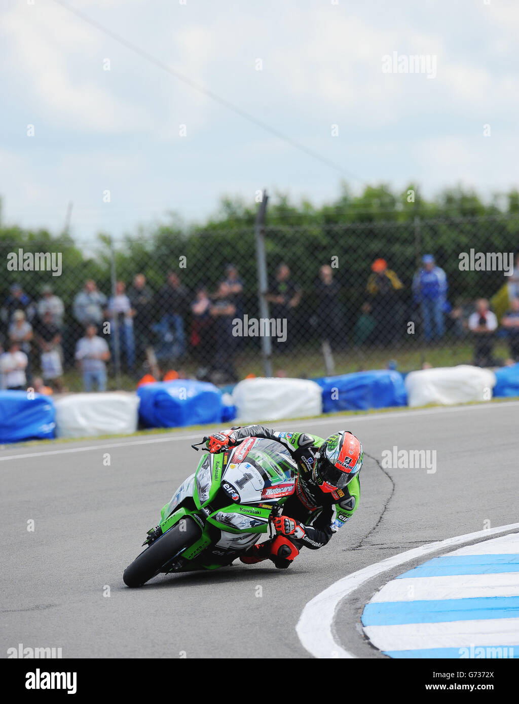Motor Racing - Superbike FIM World Championship - Round Five - Race Day - Donington Park. Kawasaki's Tom Sykes of Great Brtiain during round 5 of the Superbikes FIM World Championship at Donington Park, Donington. Stock Photo
