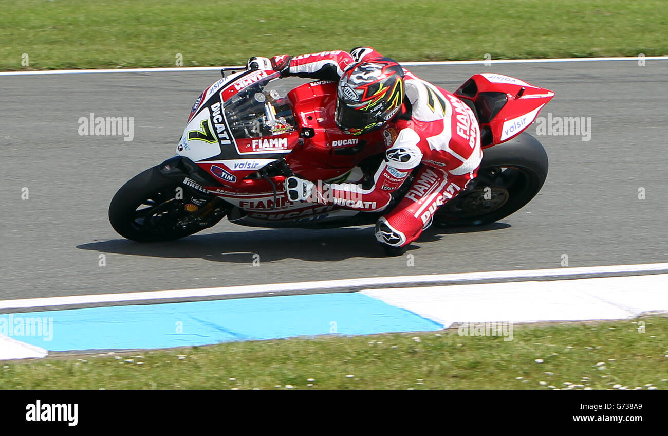 Motor Racing - Superbike FIM World Championship - Round Five - Race Day - Donington Park. Ducati 1199 Panigale R's Chaz Davies during race two of round 5 of the Superbikes FIM World Championship at Donington Park, Donington. Stock Photo