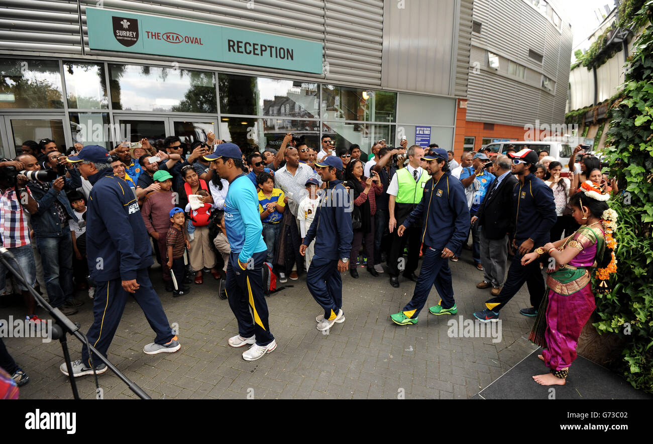 Cricket - Liverpool Victoria County Championship - Division Two - Day One - Surrey v Worcestershire - The Kia Oval. The Sri Lanka Cricket team are greeted by fans at an event at the Kia Oval Stock Photo
