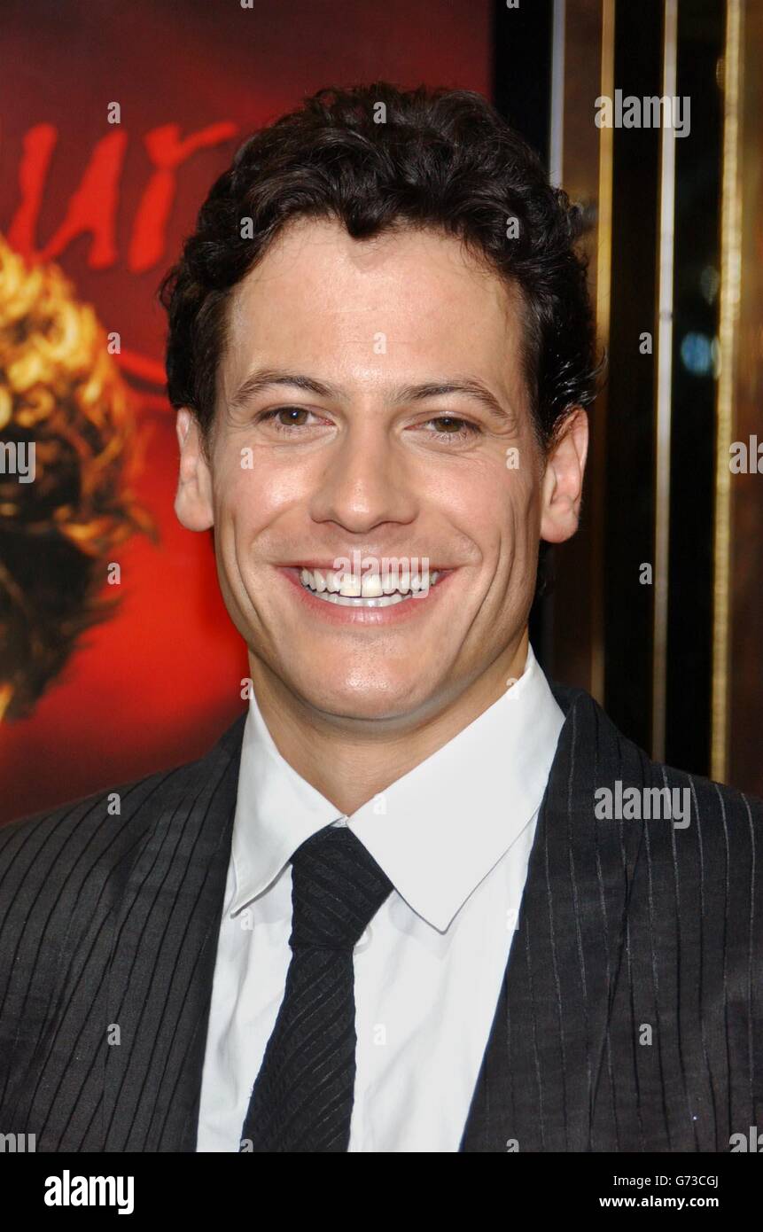 Ioan Gruffudd King Arthur Premiere Stock Photo Alamy