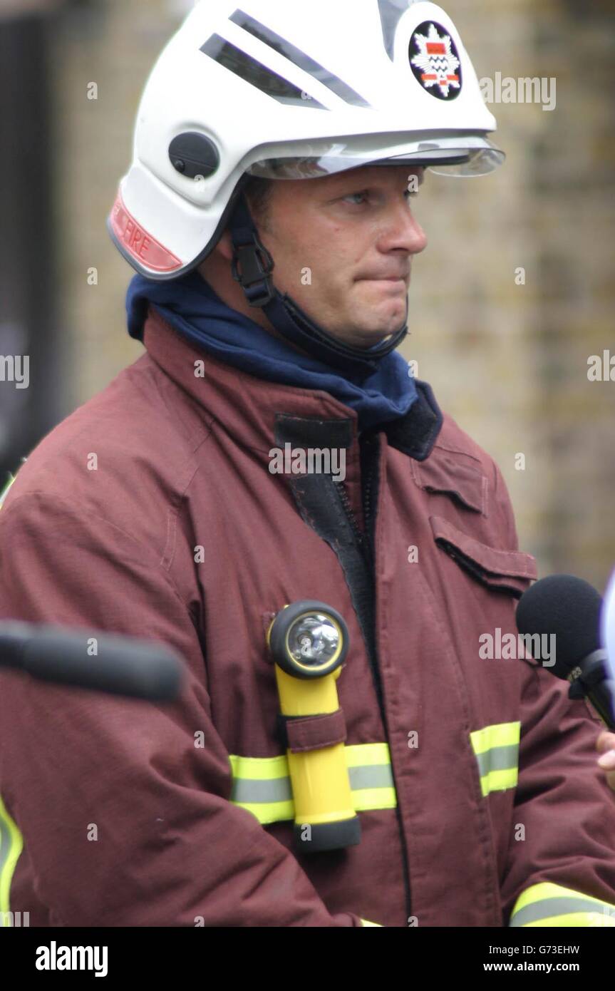 https://c8.alamy.com/comp/G73EHW/group-commander-andy-holcombe-speaks-to-the-media-at-bethnal-green-G73EHW.jpg