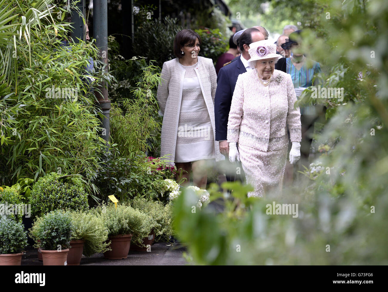 Queen Elizabeth II with Mayor of Paris Anne Hidalgo as she walks around the flower market to Marche aux Fleurs - Reine Elizabeth II, close to Notre Dame Cathedral in Paris as her three day State Visit to France comes to an end. Stock Photo
