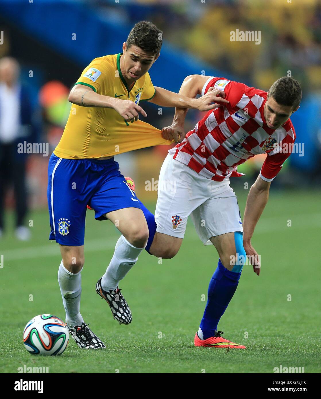 Soccer - FIFA World Cup 2014 - Group A - Brazil v Croatia - Arena Corinthians. Brazil's Emboaba Oscar (centre) and Croatia's Sime Vrsaljko battle for the ball Stock Photo